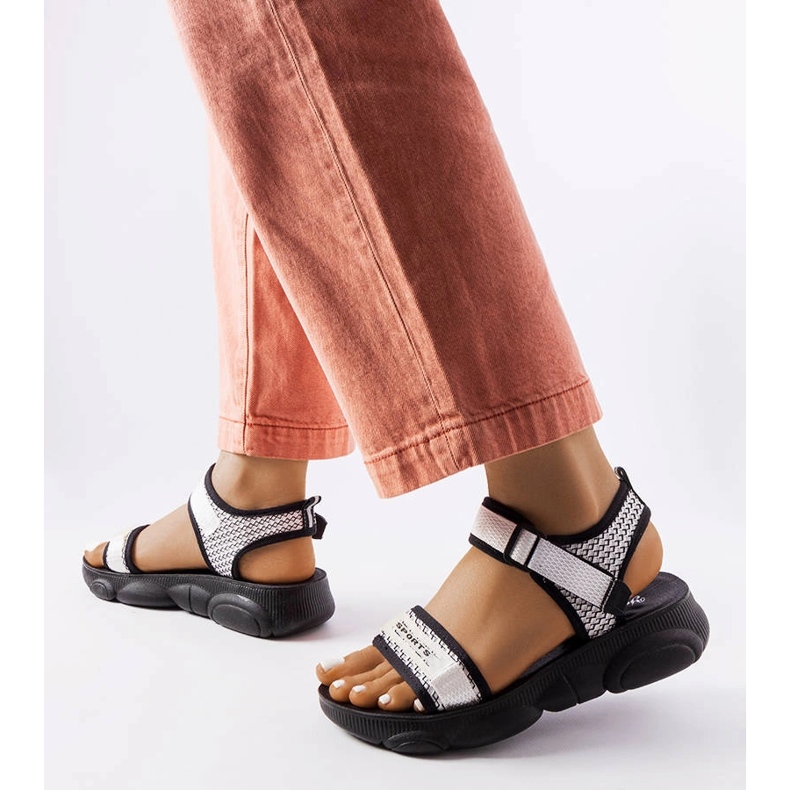 Svarta och vita sportsandaler från Faribault 1