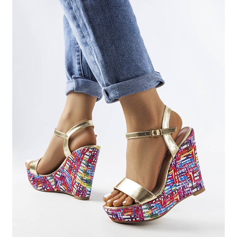 Gyllene sandaler från Fairmont 1