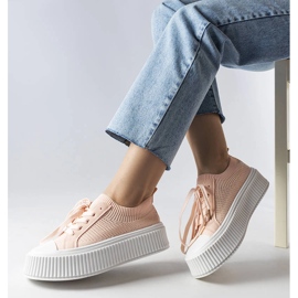 Rosa tyg sneakers på Mallus-plattformen 1