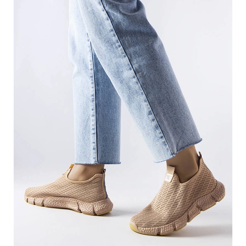 Beiga slip-on sneakers från Yellville beige 1