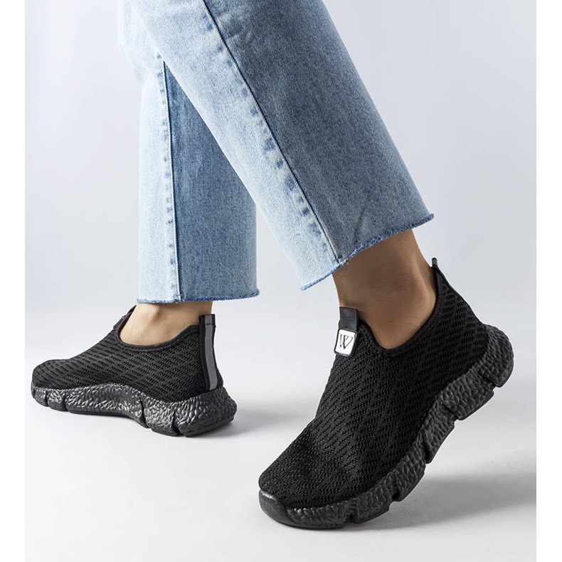 Svarta slip-on sneakers från Yellville 1