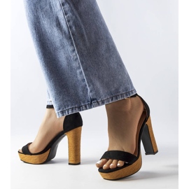 Inna Svarta högklackade sandaler från Selsa 1