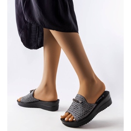 Grå blanka sandaler från Liisa 1