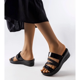 Lolis svarta blanka tofflor 1