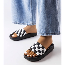 Svarta plattformstofflor i gummi från Elin 1