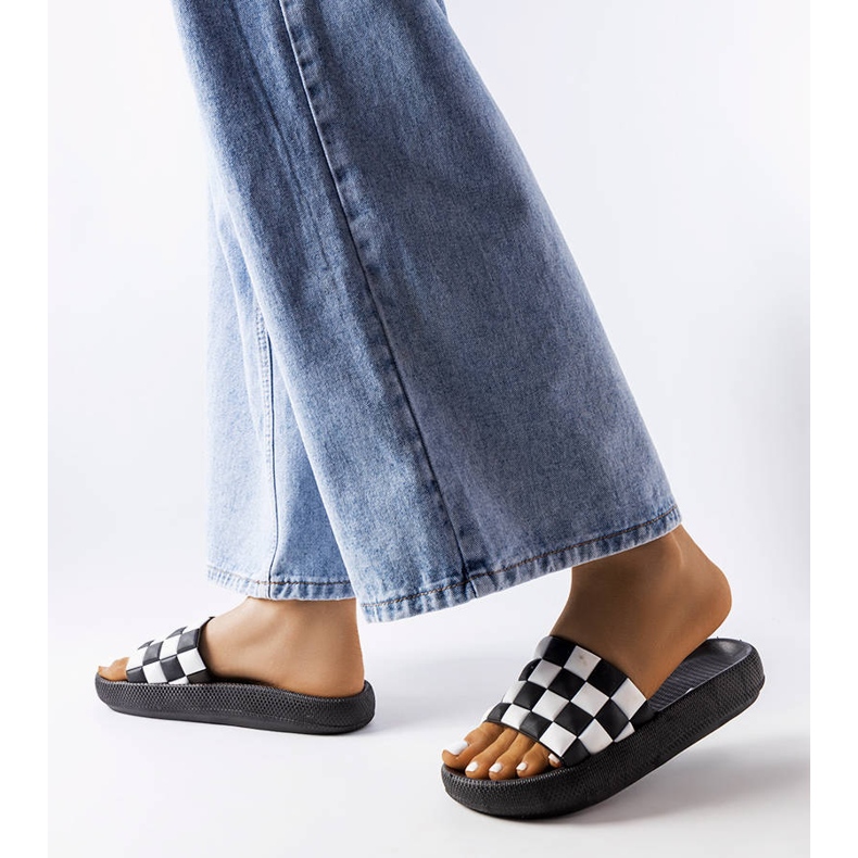 Svarta plattformstofflor i gummi från Elin 2