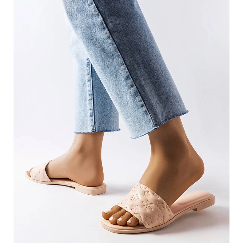 Beige platta sandaler från Amalie 2