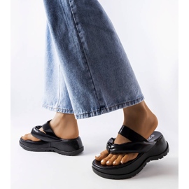 Inna Svarta chunky flip-flops från Lupi 2
