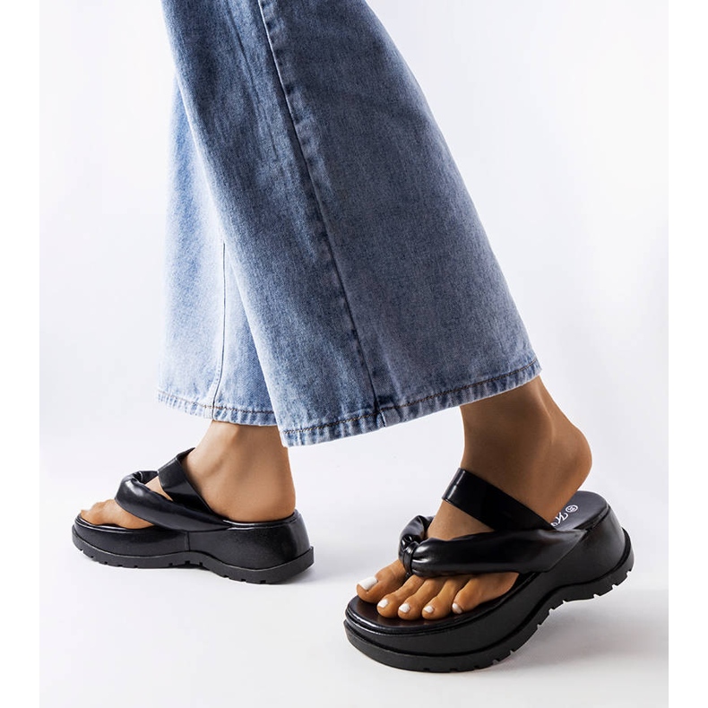 Inna Svarta chunky flip-flops från Lupi 2