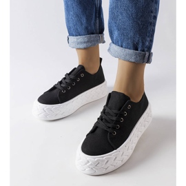 Svarta sneakers på en massiv plattform från Falerina 1
