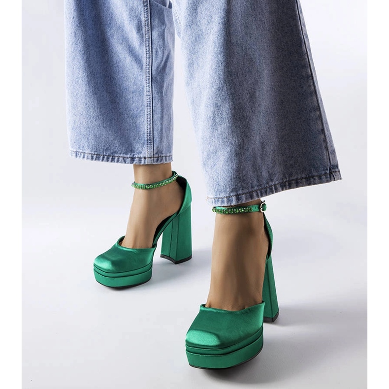 Gröna högklackade pumps från Elida 1