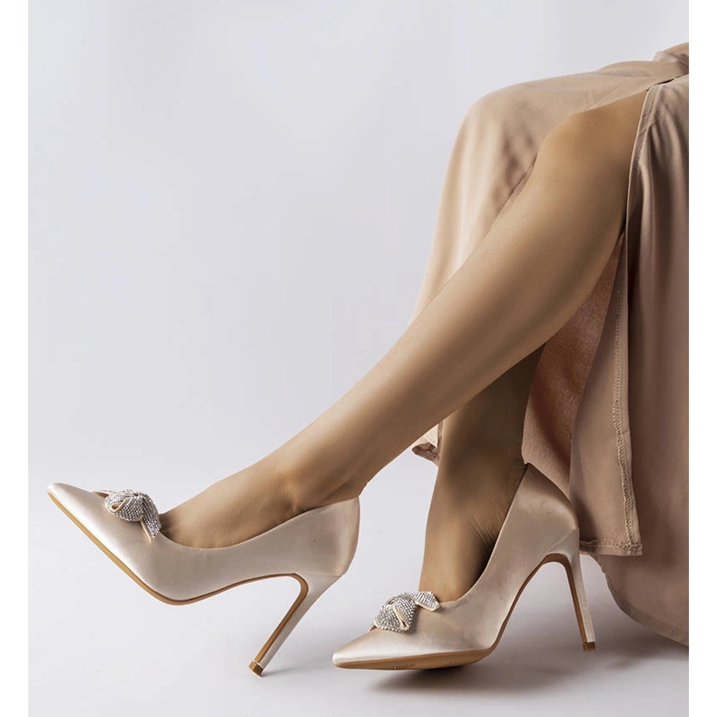 Beige stift med satinfinish och Mia rosett 2