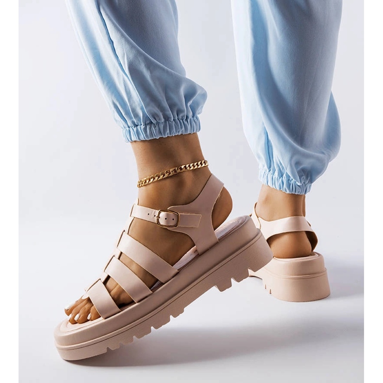 Beige sandaler med traktsula från Saidi 2