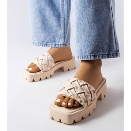 Beiga tofflor med traktorsula från Lora beige 1