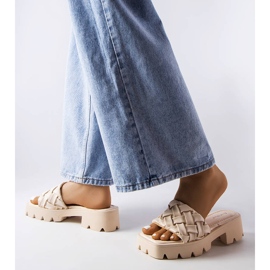 Beiga tofflor med traktorsula från Lora beige 2