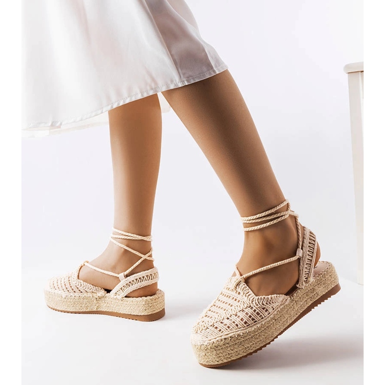 Beige espadrillor med snörning från Partenia 1