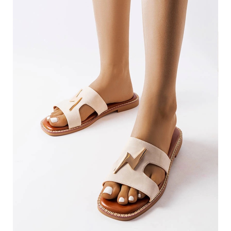 Beige platta rutschbanor från Leyra 1