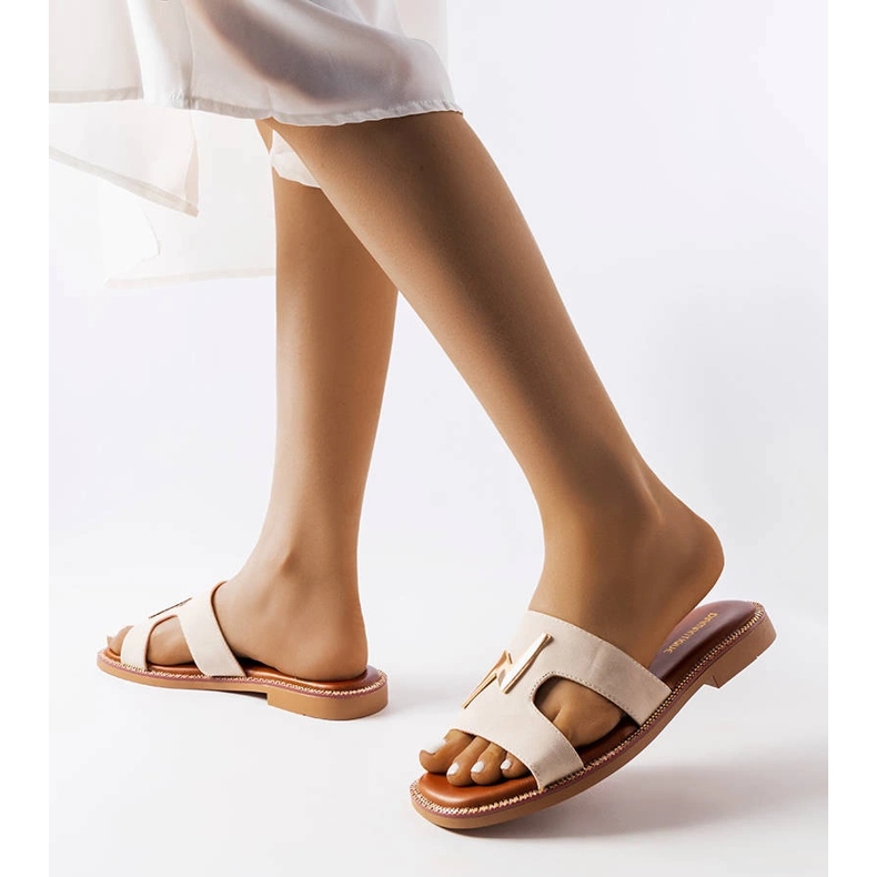 Beige platta rutschbanor från Leyra 2