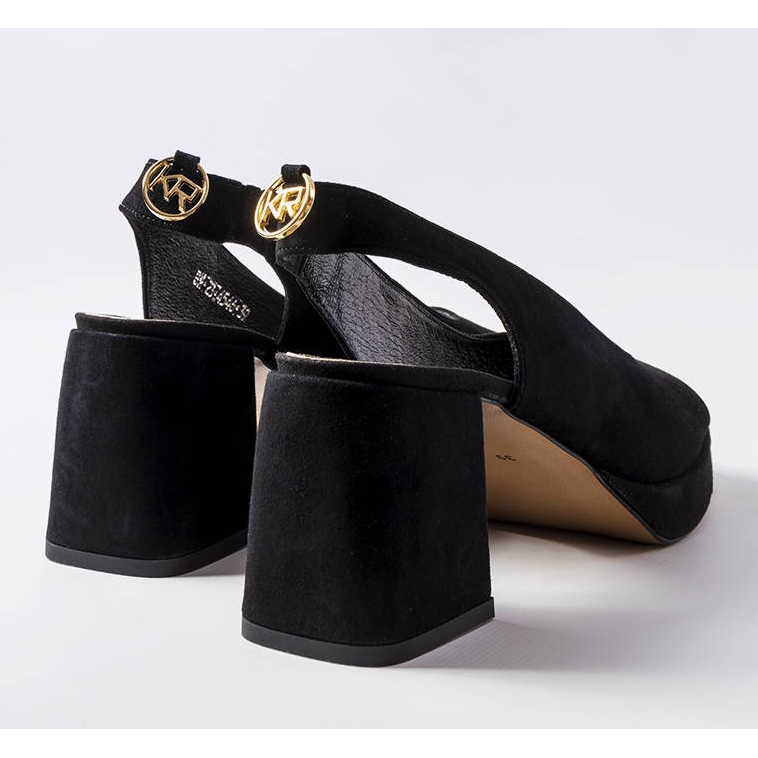 Svarta veloursandaler från Karino 1