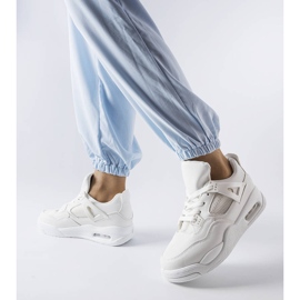 Vita sneakers från Malas kombinerade material 1