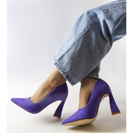 Lila pumps på asymmetrisk stilettklack från Linda purpur 2