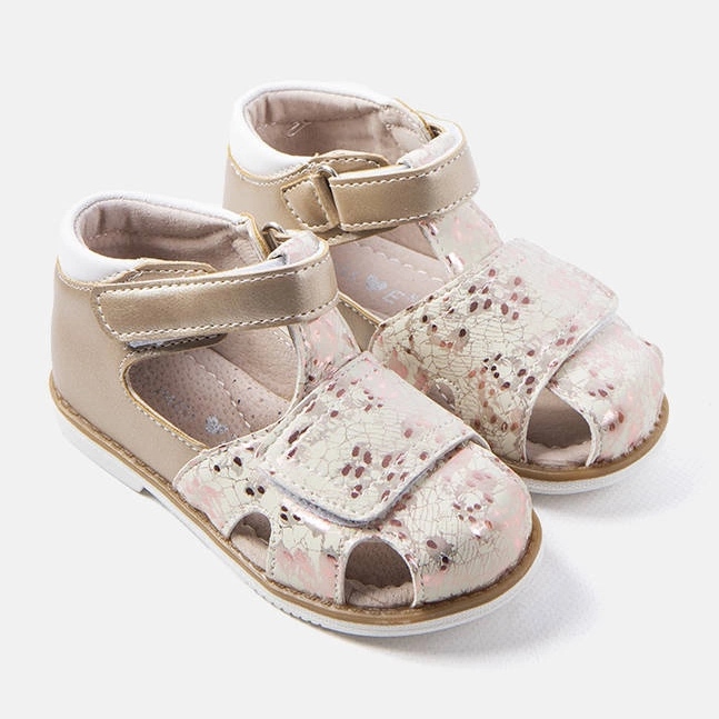 Guldsandaler med en Compagnon-innersula i läder gyllene 1