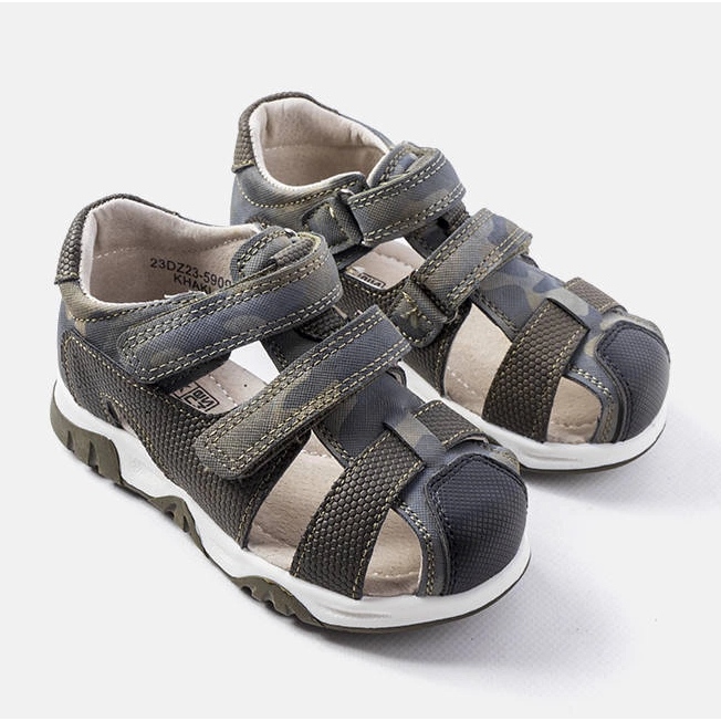 Gröna sandaler med innersula i läder från Millard 1