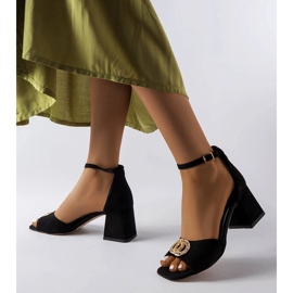 Svarta mockaklackade sandaler från Karino 1