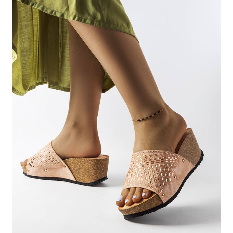 Rosa kilasandaler i strass från Guymon 2