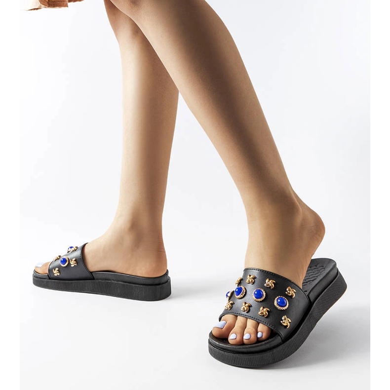 Svart dekorerade rutschbanor från Montesarchio 2