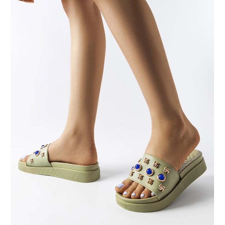 Grönt dekorerade rutschbanor från Montesarchio 2