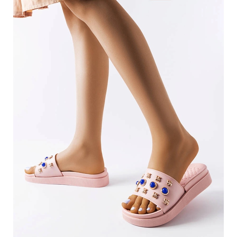 Rosa dekorerade rutschbanor från Montesarchio 2