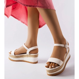 Vita sandaler från Access 2