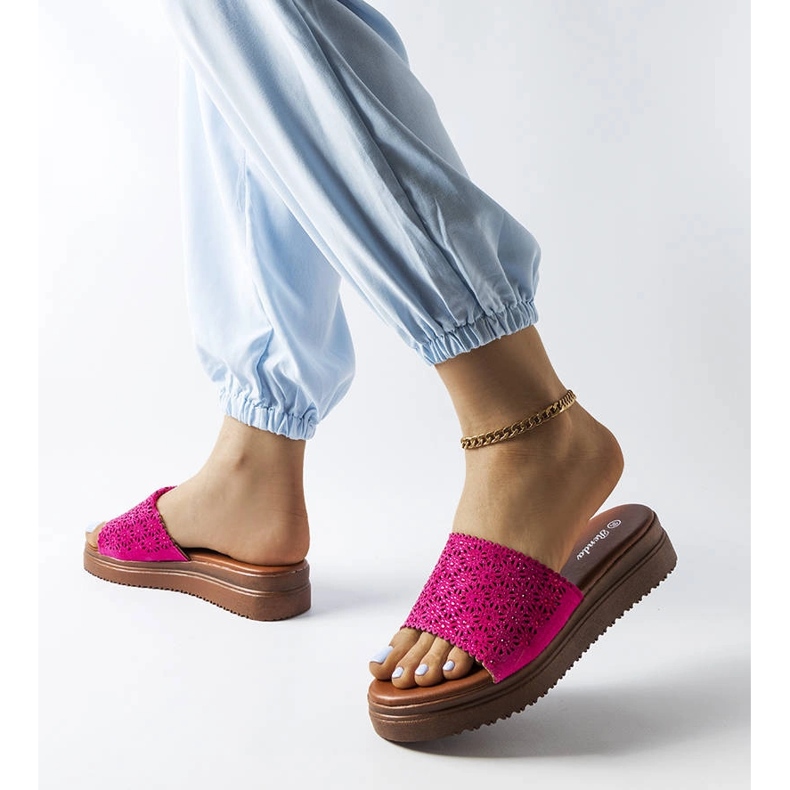 Mörkrosa genombrutna reglage med zirkoner från Irvine 2