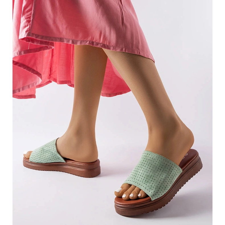 Gröna tofflor med genombruten ovandel från Idabel 2