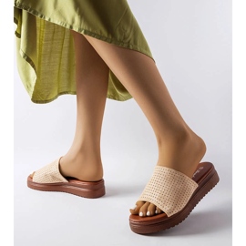 Beige rutschkanor med genombruten ovandel från Idabel 2