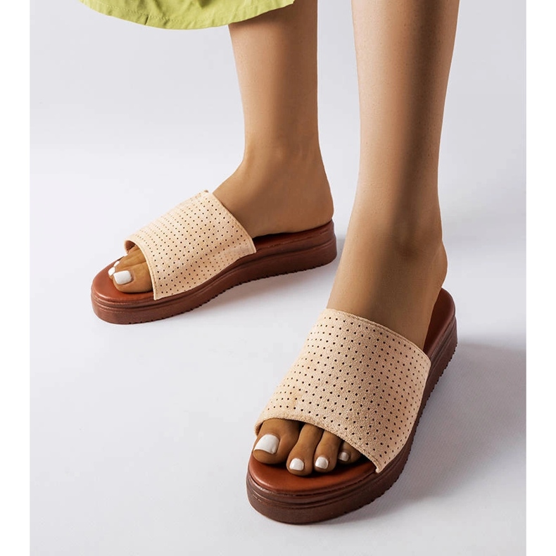 Beige rutschkanor med genombruten ovandel från Idabel 1