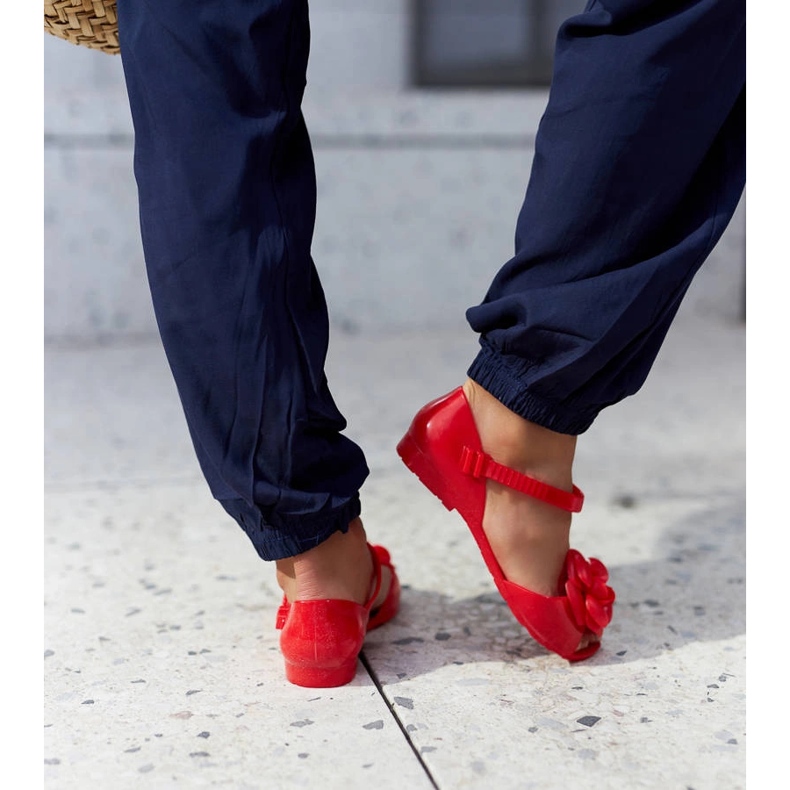 Röda ballerinor med en blomma 1