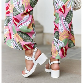 Vita blocksandaler från Donizetti 2