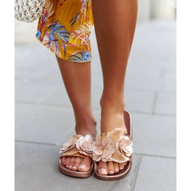 Guldflipflops med dekorativ ovandel från Caggio gyllene 1