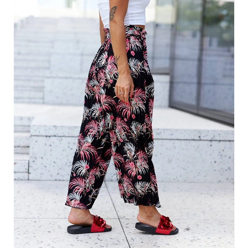 Röda diabilder med dekorativ ovandel från Caggio 1