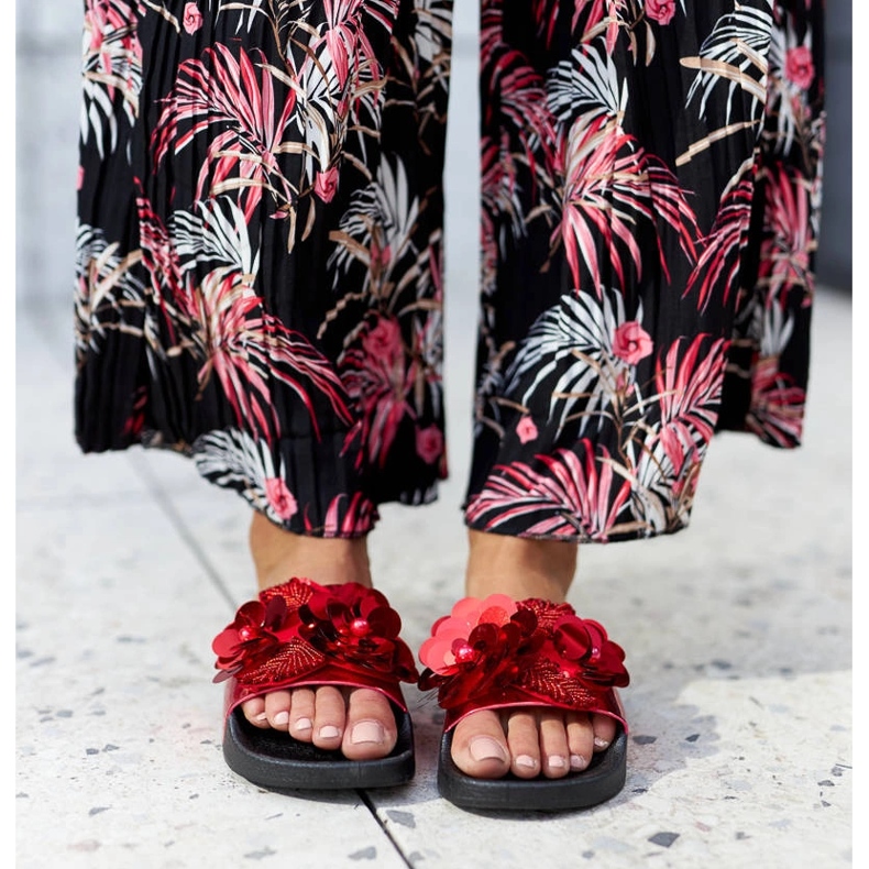 Röda diabilder med dekorativ ovandel från Caggio 2