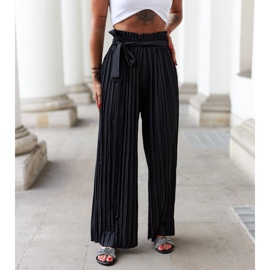 Svarta flipflops dekorerade med Loreto zirkoner 1