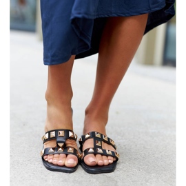 Svarta rutschbanor dekorerade med Agnano dubbar 1