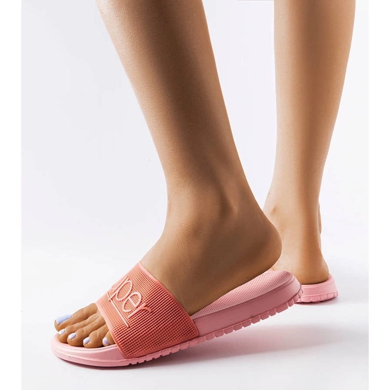 Rosa gummitofflor från Azelio 1