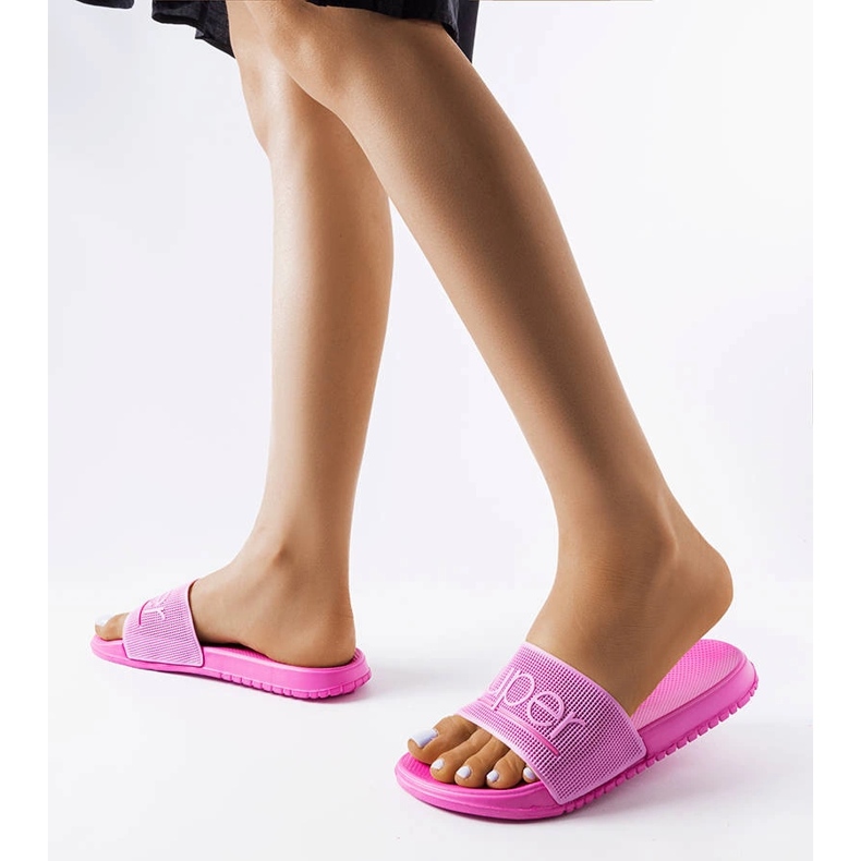 Rosa gummitofflor från Azelio 2