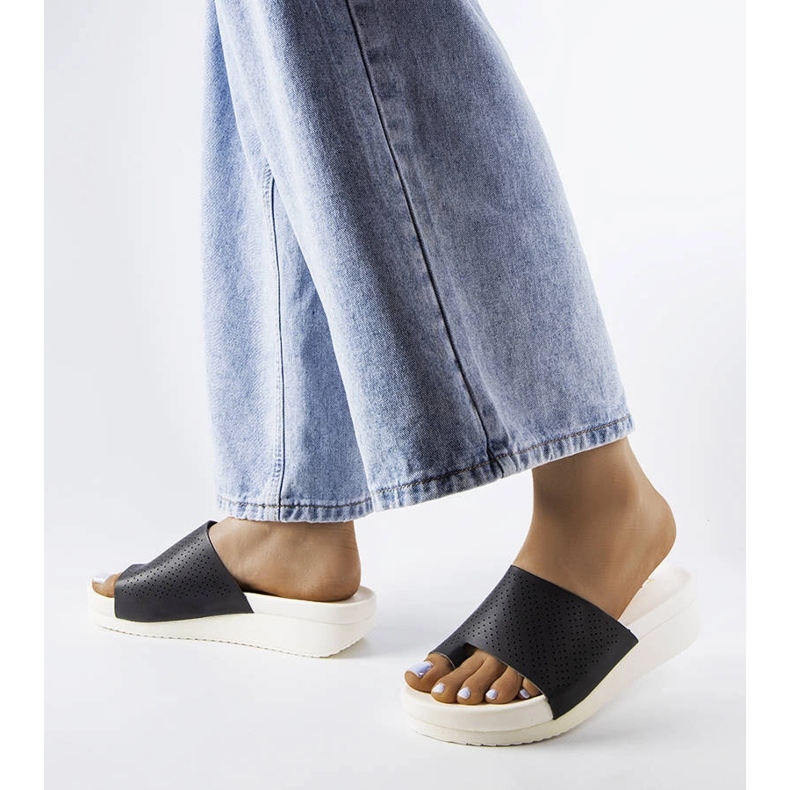 Svarta sandaler från Monferrato 2