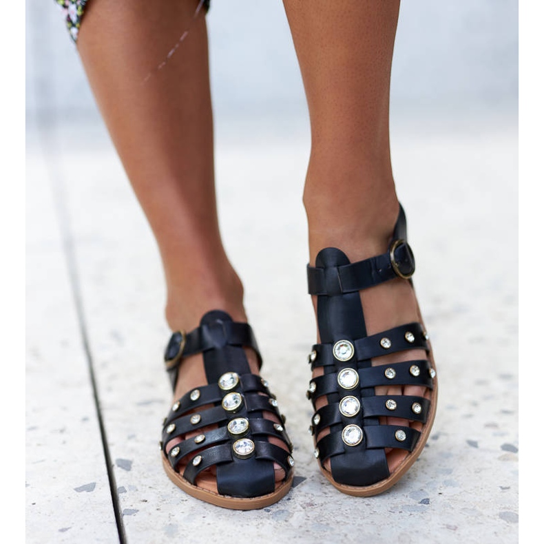 Svarta sandaler dekorerade med strass från Gaetano 1