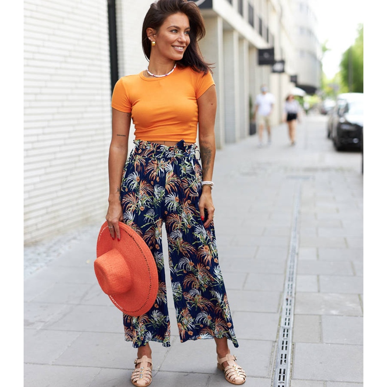 Beige sandaler dekorerade med strass från Gaetano 1