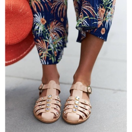 Beige sandaler dekorerade med strass från Gaetano 2